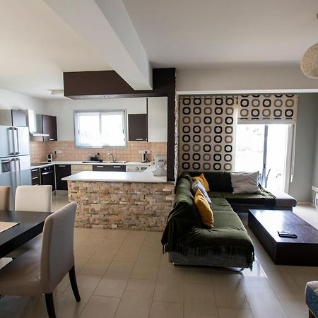 Glabur Stays - The Executive 2 Bdr - Nicosia City, Free Parking & Wifi, Welcomes You!!! ภายนอก รูปภาพ